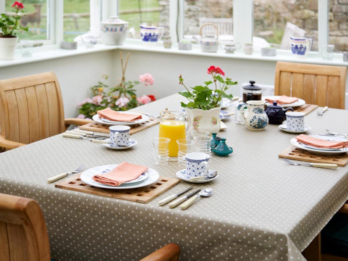 Higher Tresmorn Farm Bed and Breakfast Crackington Haven Eksteriør billede